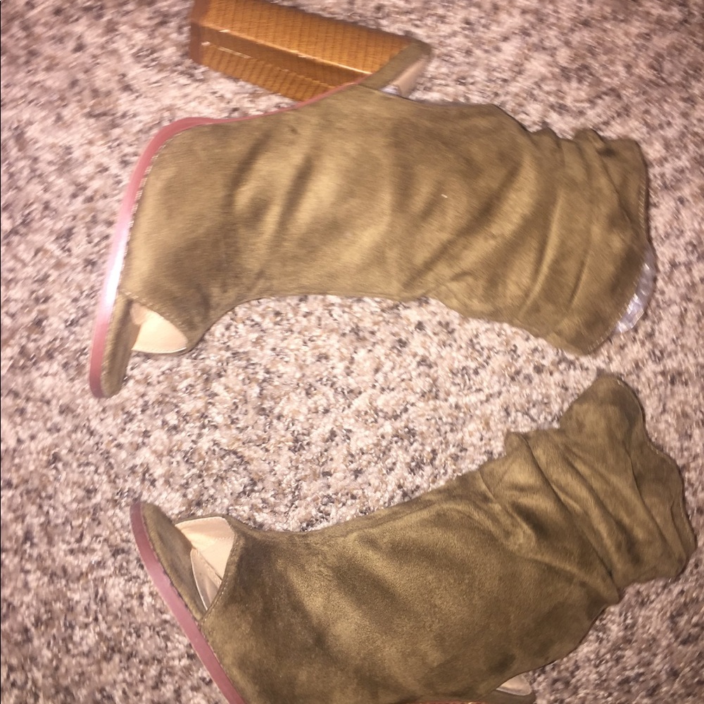 EUC - Olive open toe booties